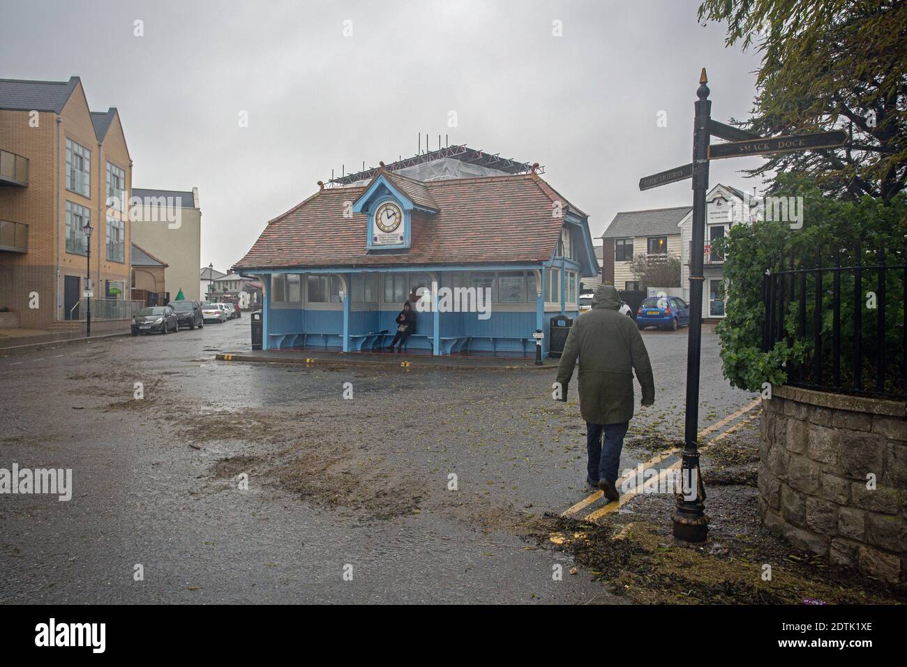 Great Britain/Essex/People walking on the street near the seafront in Brightlingsea Stock Photo