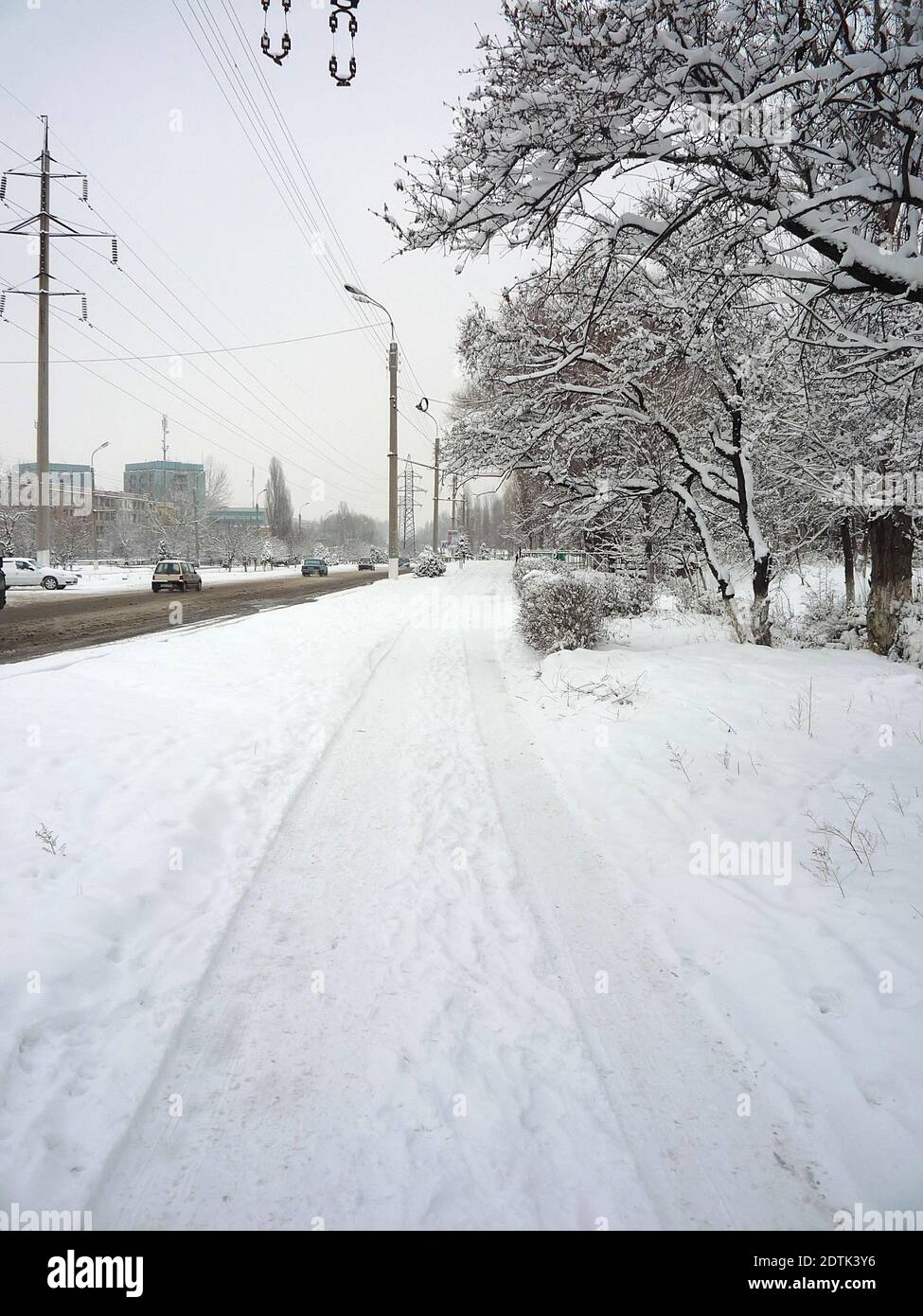 Sidewalk next to the roadway hi-res stock photography and images - Alamy