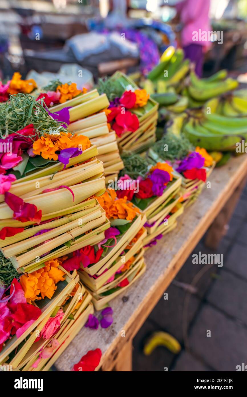 Simple Offering Table Small offering table hi-res stock photography and images - Alamy