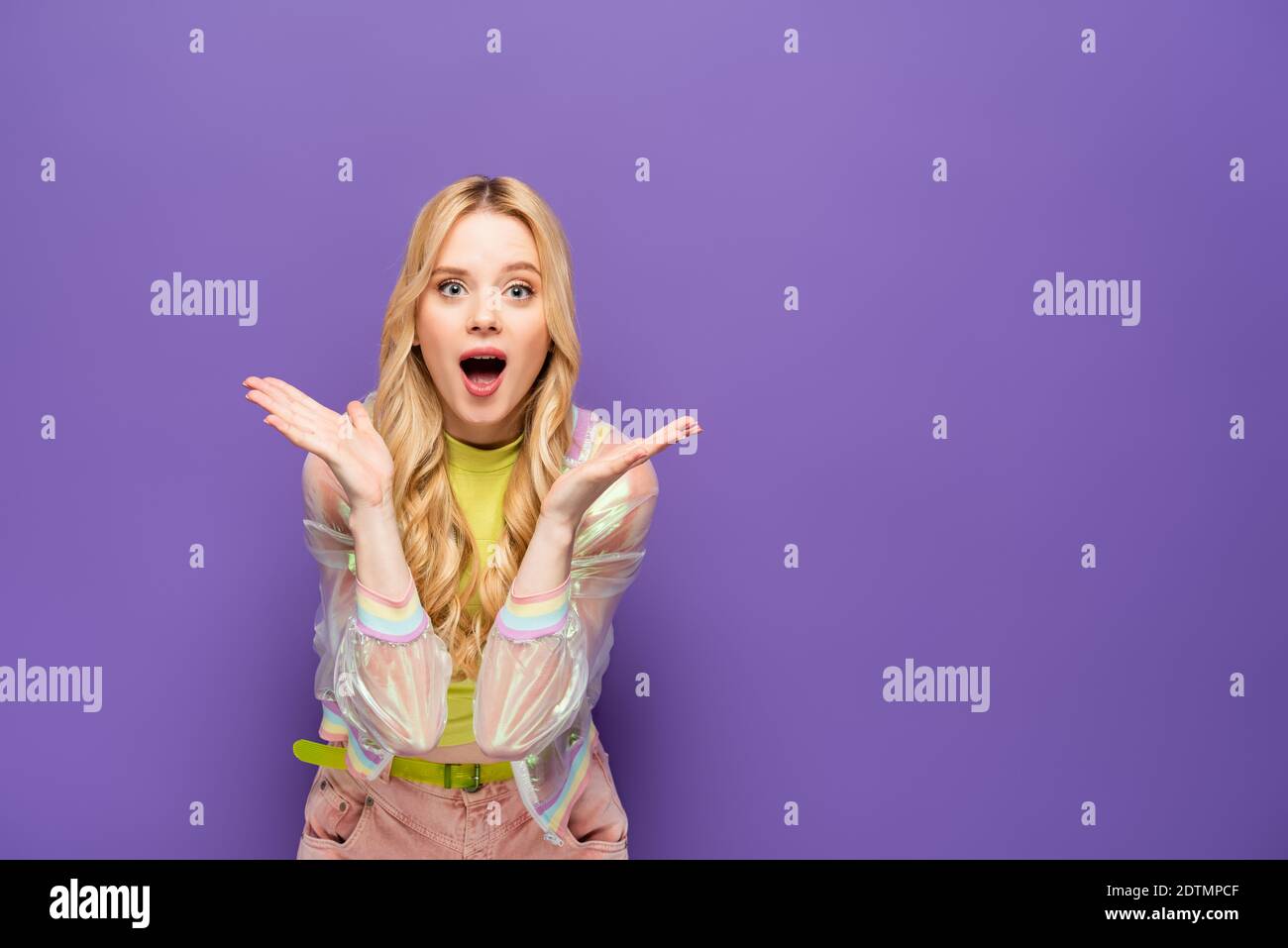 Shocked astonished woman face blonde hi-res stock photography and ...