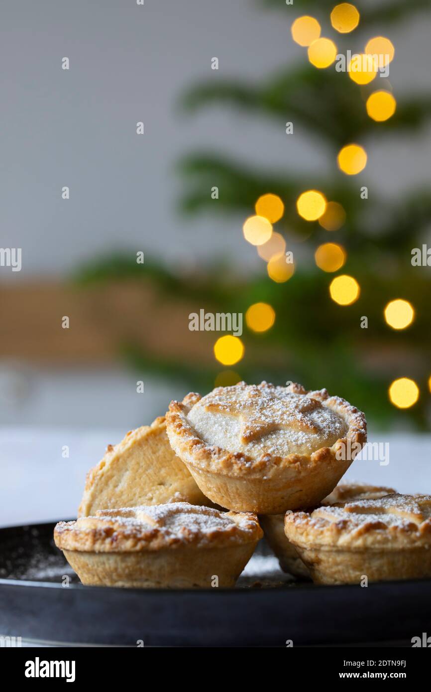 Traditional Christmas mince pies on the plate Stock Photo - Alamy
