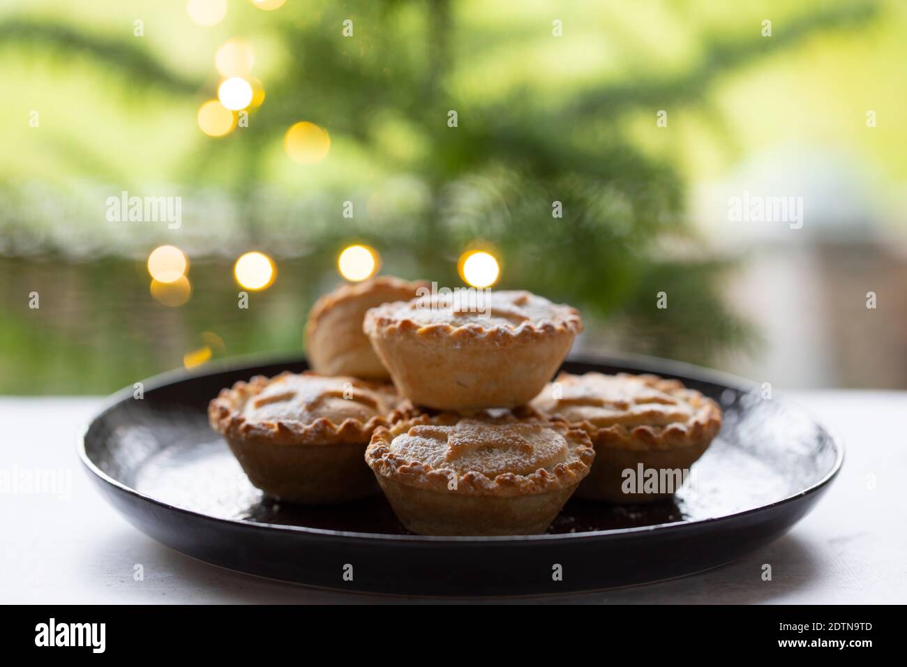 Traditional christmas holiday mince pies hi-res stock photography and ...