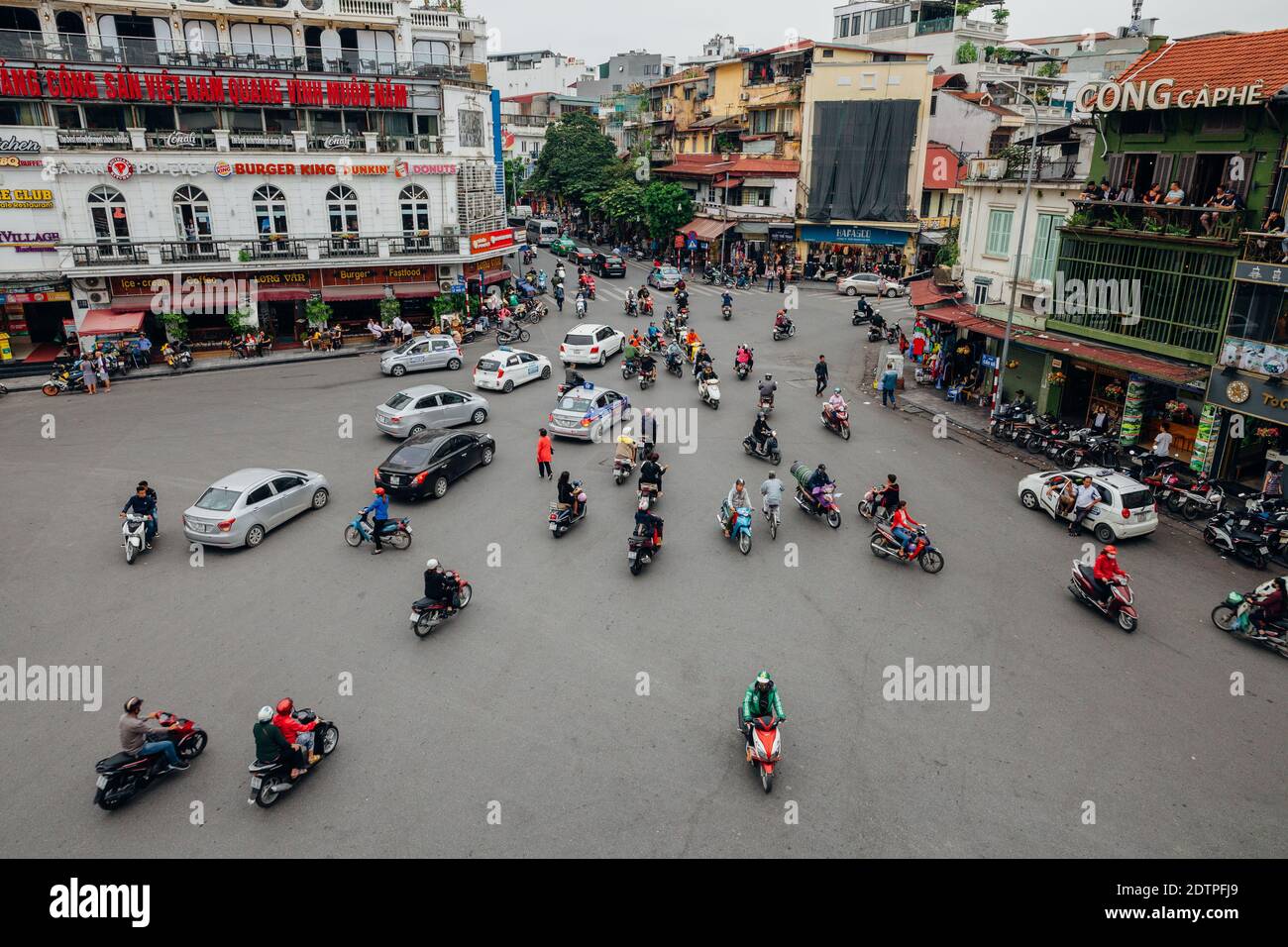 Hanoi, Vietnam - October 16, 2018: View of a famous chaotic traffic at the Dong Kinh Nghia Thuc Square in the Old Quarter of Hanoi. Stock Photo