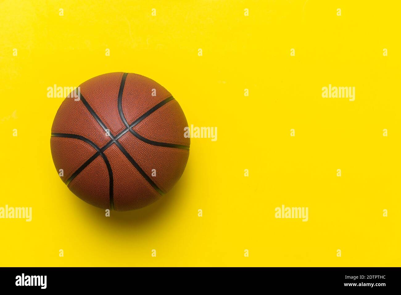 Yellow basketball top hires stock photography and images Alamy