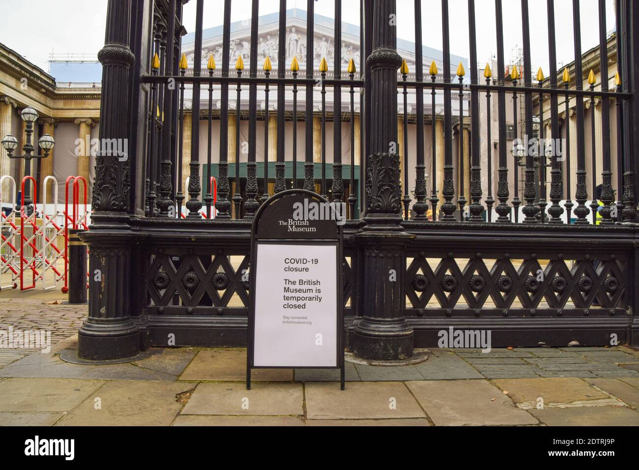 Detail of a COVID-19 Closure sign outside the British Museum during the national lockdown in England. Stock Photo