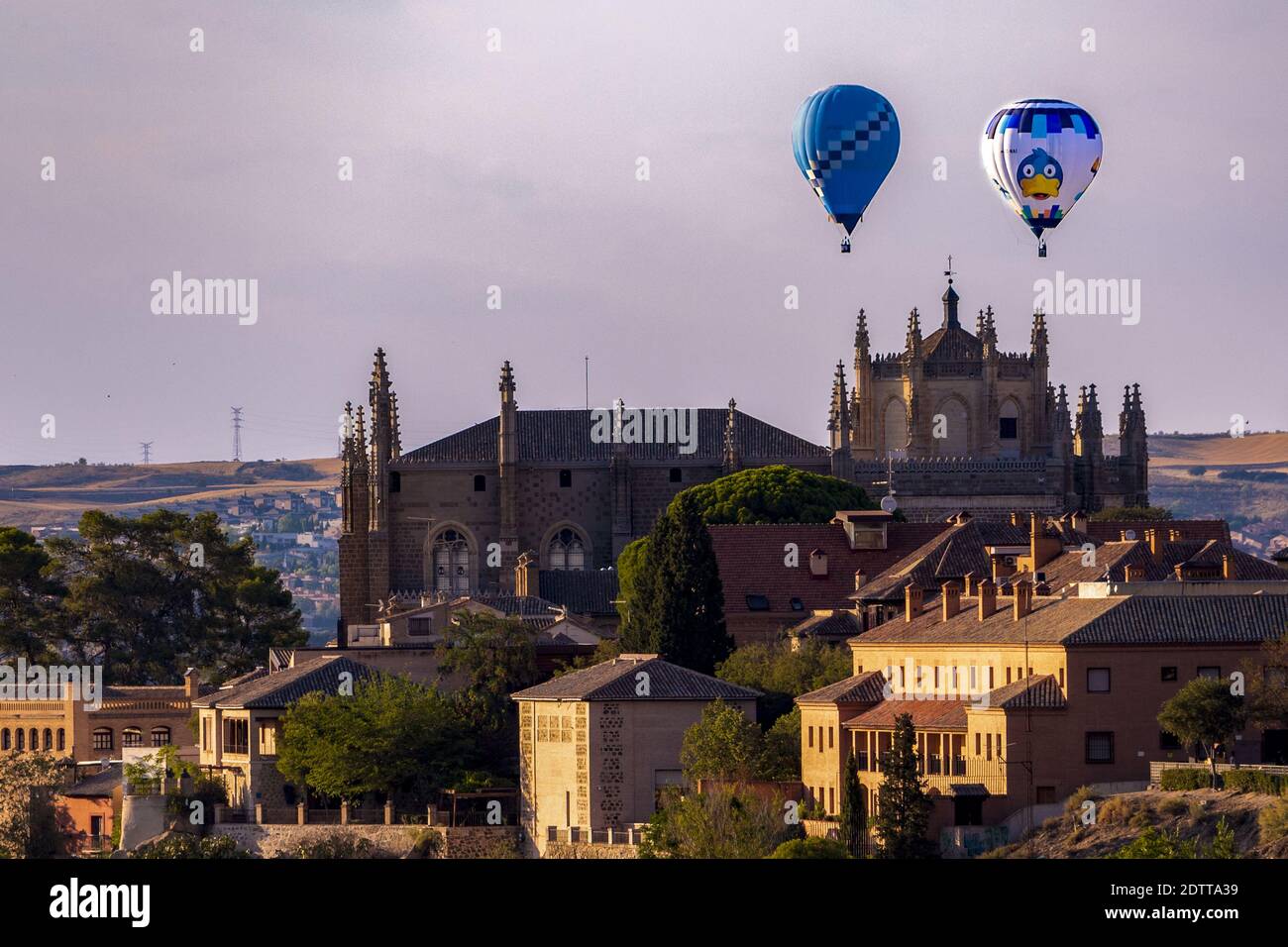 TOLEDO, SPAIN - Sep 27, 2020: carrera de globos por la ciudad de toledo  Stock Photo - Alamy