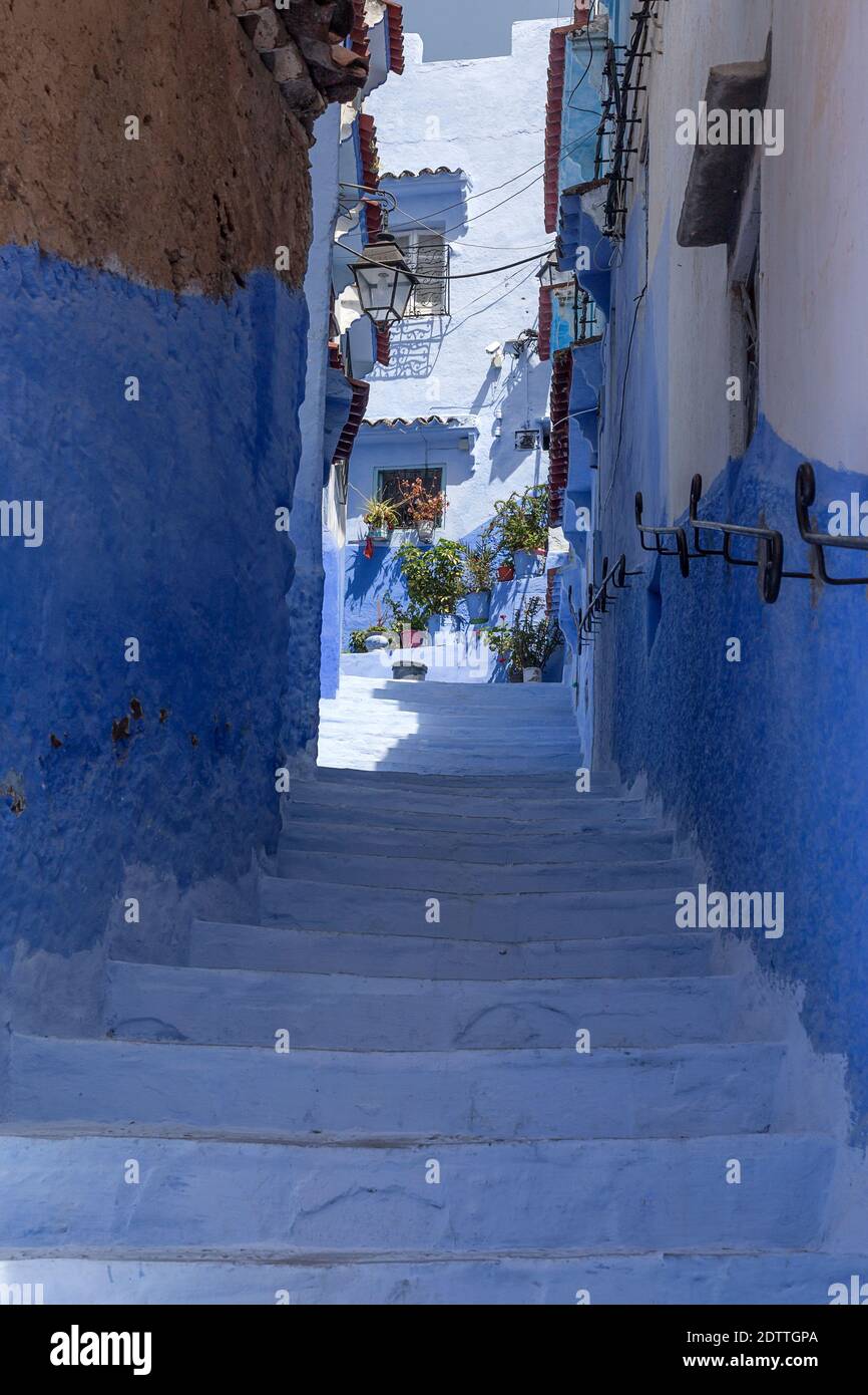 Direction narrow hi-res stock photography and images - Alamy