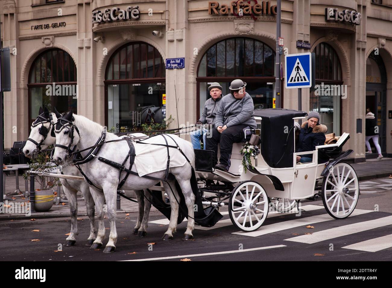 horse-drawn carriage for city tours, Cologne, Germany.  Pferdekutsche fuer Stadtrundfahrten, Koeln, Deutschland. Stock Photo