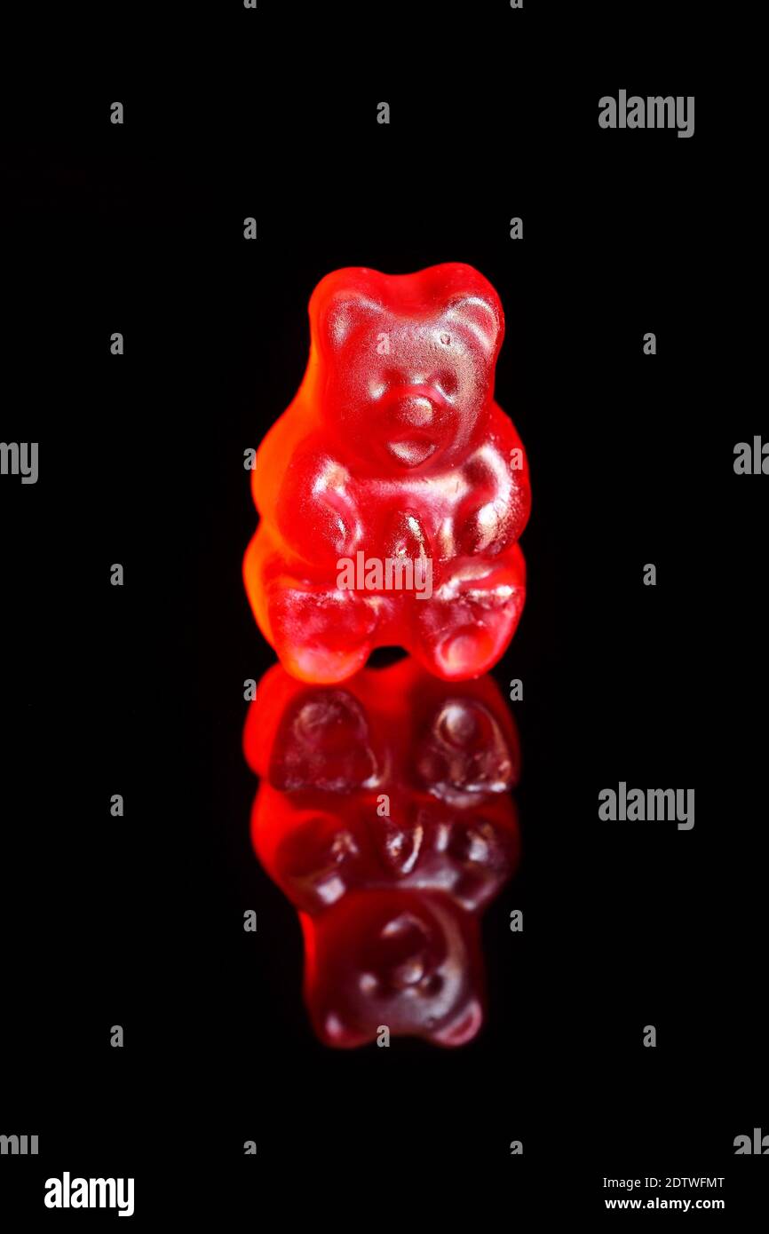 Red bear. Gummy bear red small. Мармеладные мишки. Gummy bear bubble gum. Gummy bear red.