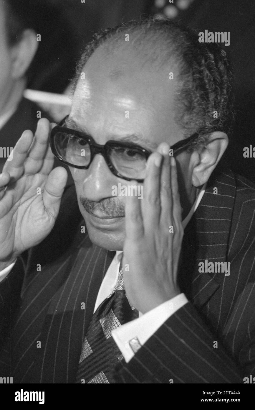 Muhammad Anwar al SADAT, also as-Sadat, Mohamed Anwar el-Sadat b. December 25, 1918 in with Abu el-Kum; died 6. October 1981 in Cairo), was an Egyptian statesman. From 1970 to 1981 he held the office of State President. State President of Egypt, portrait format, b/w recording, April 21, 1975 portrait, cropped single image, single motif, April 21, 1975 Â | usage worldwide Stock Photo