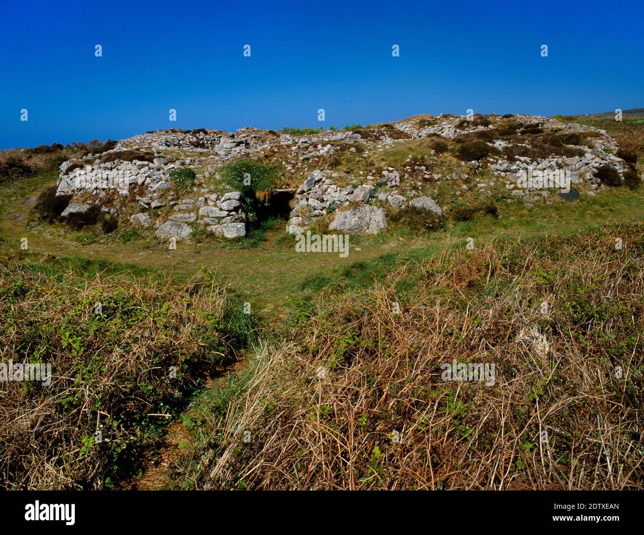 View NNE of the entrance grave in the outer platform of Ballowall Barrow, Cornwall, England, UK, a complex Bronze Age round cairn containing 7 cists. Stock Photo