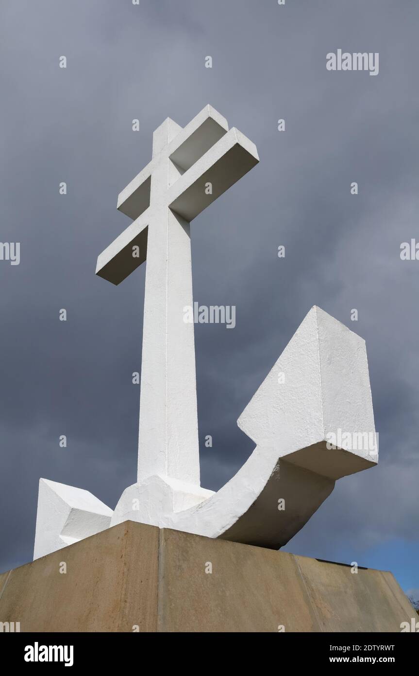 The Cross of Lorraine, known as Cross of Anjou stands in memorial to sailors of the Free French Naval Forces who sailed from Greenock, Scotland. Stock Photo