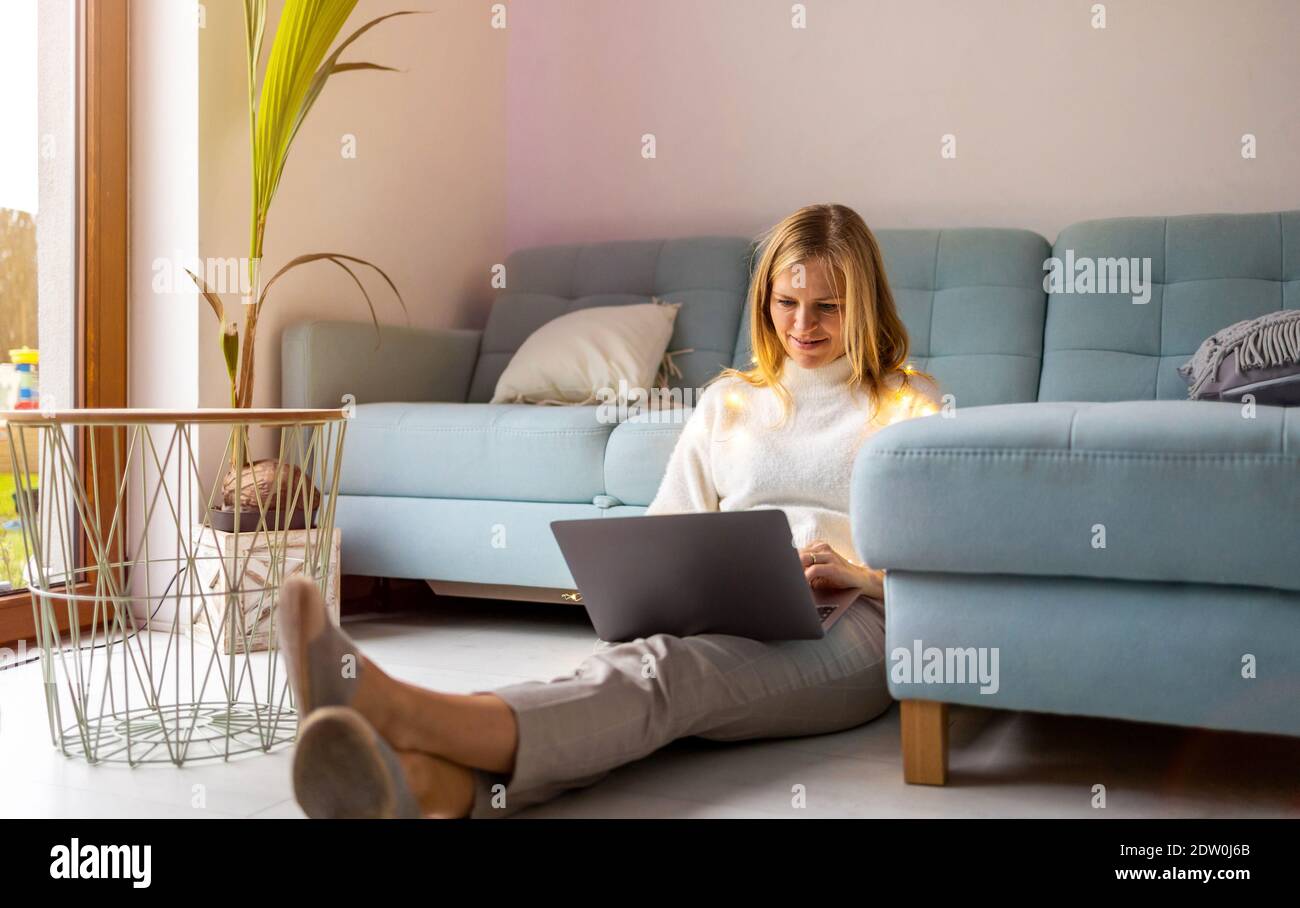 Young woman working from home Stock Photo - Alamy