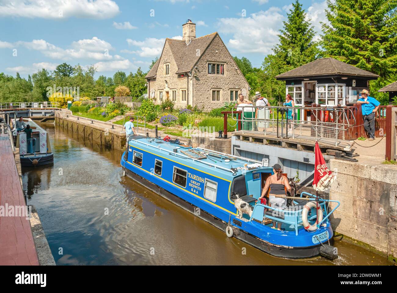Narrowboat is passing Iffley Lock on River Thames near Oxford, Oxfordshire, England Stock Photo
