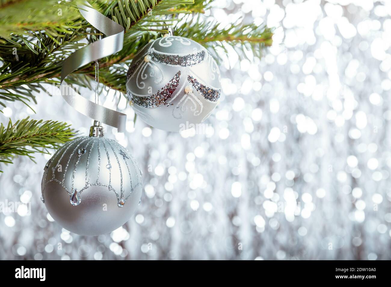 Silver tinsel christmas tree hi-res stock photography and images - Alamy