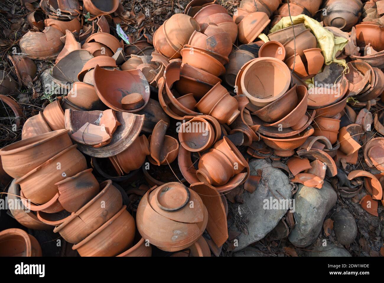 Broken pottery hires stock photography and images Alamy