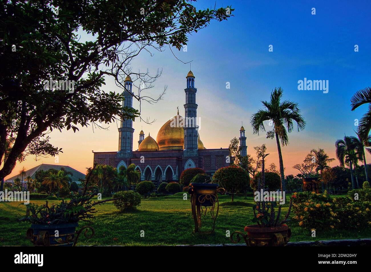 Jakarta mosque dome hires stock photography and images Alamy