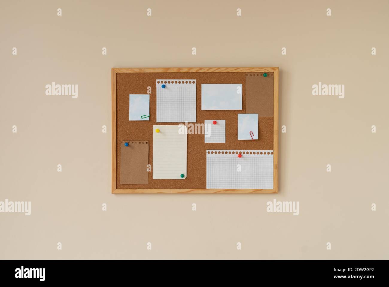 cork board with blank papers wooden frame. notes. colourful pin and paperclips . reminder. pin board. isolated. new year's resolution, goals. to do li Stock Photo