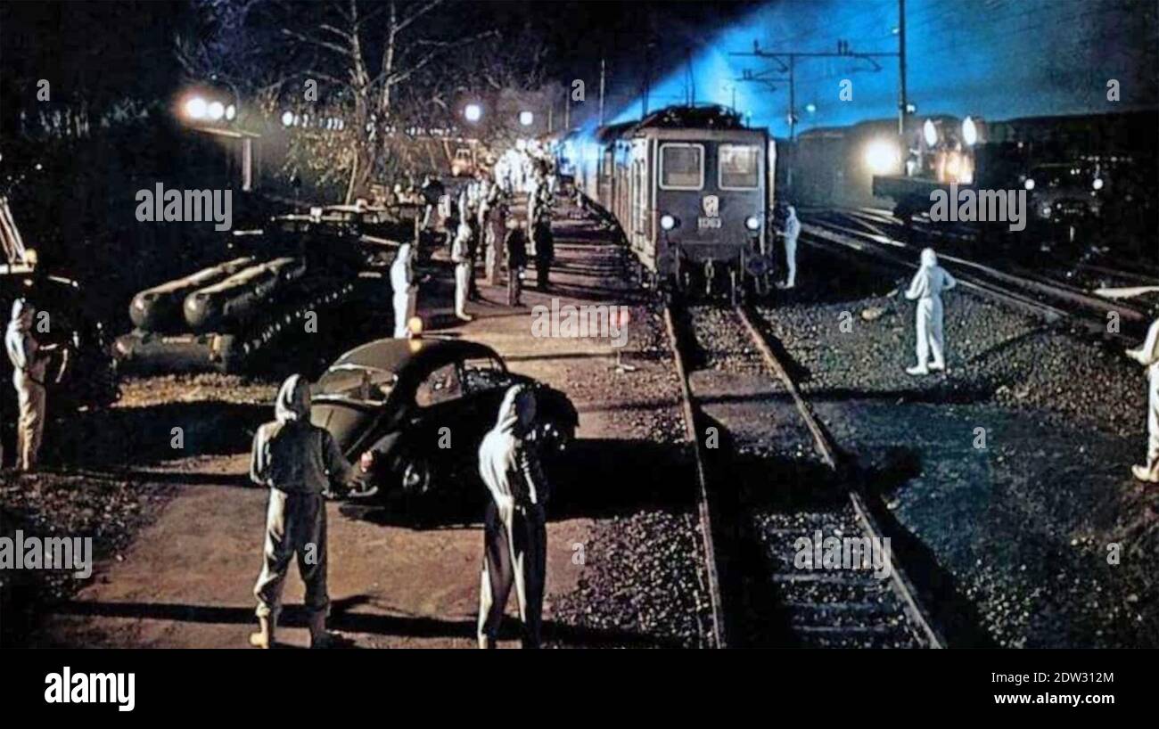 THE CASSANDRA CROSSING 1976 AVCO Embassy Pictures film Stock Photo Alamy