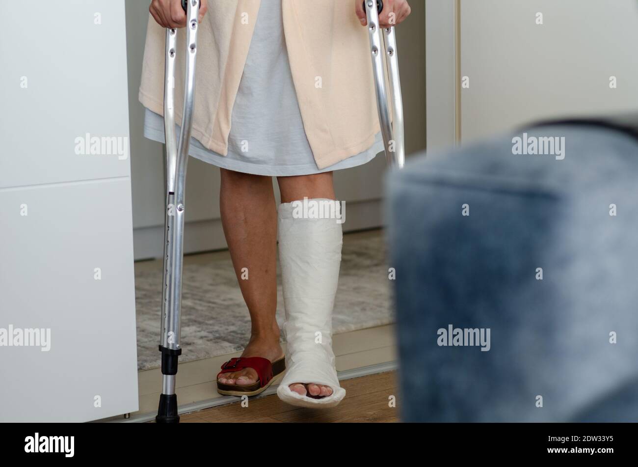 Standing leg pain home hi-res stock photography and images - Alamy