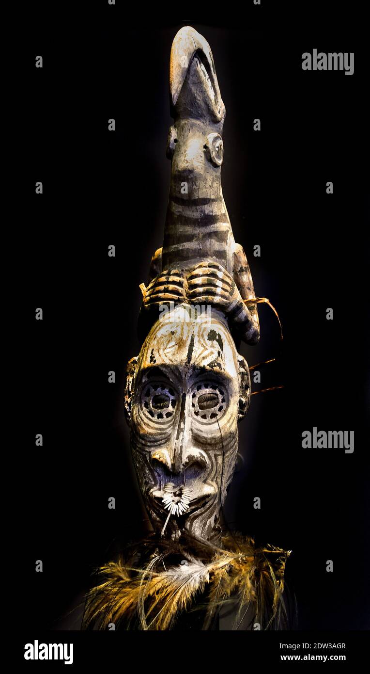 Latmul culture, Plug of a sacred flute depicting a humanlike bird, an