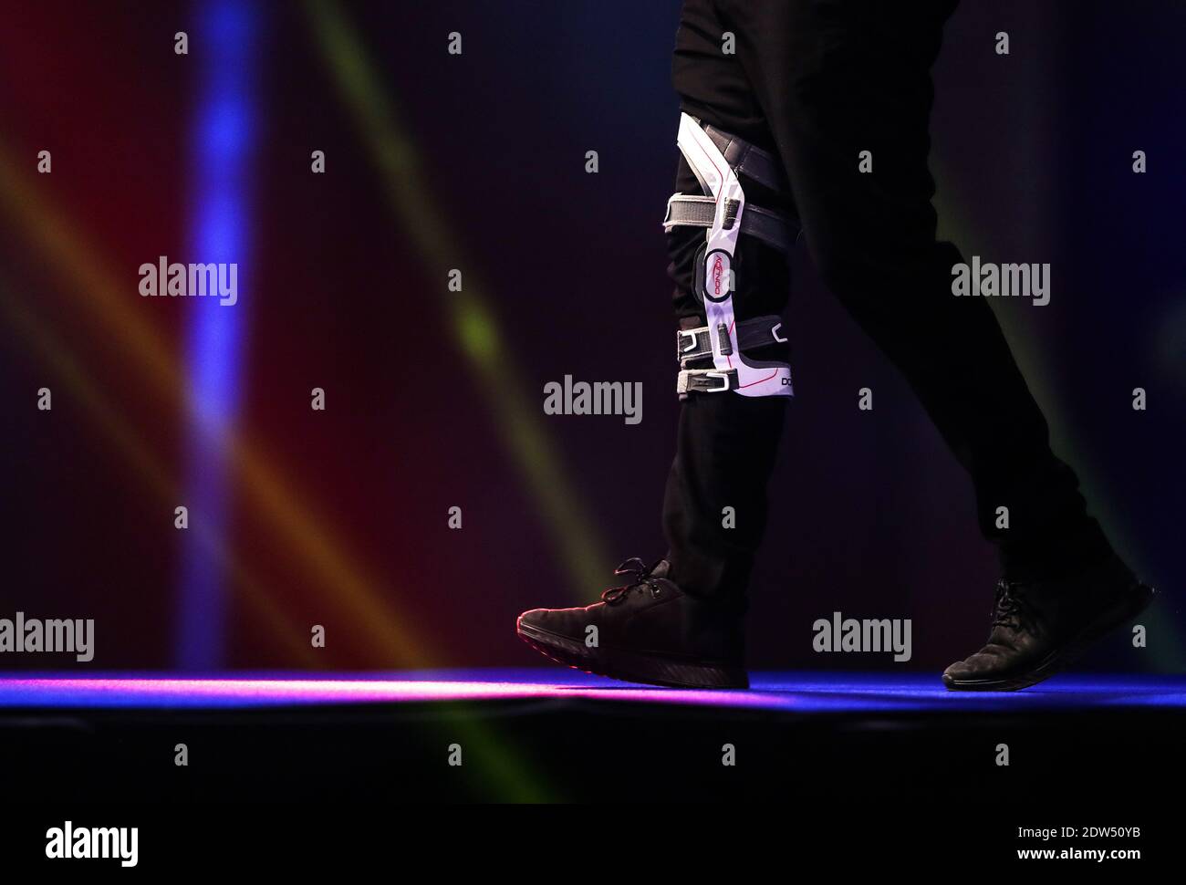 General view of Dimitri Van den Bergh's knee support as he walks to the stage during day eight of the William Hill World Darts Championship at Alexandra Palace, London. Stock Photo