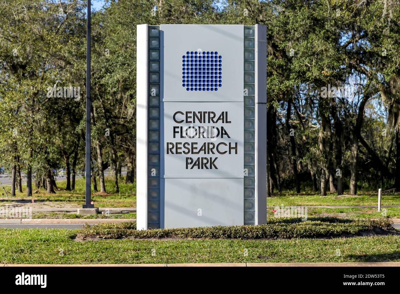 Ucf university of central florida campus entrance sign hi-res stock ...