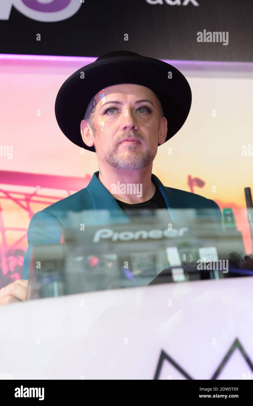 Boy george singer hi-res stock photography and images - Alamy, image size:866x1390
