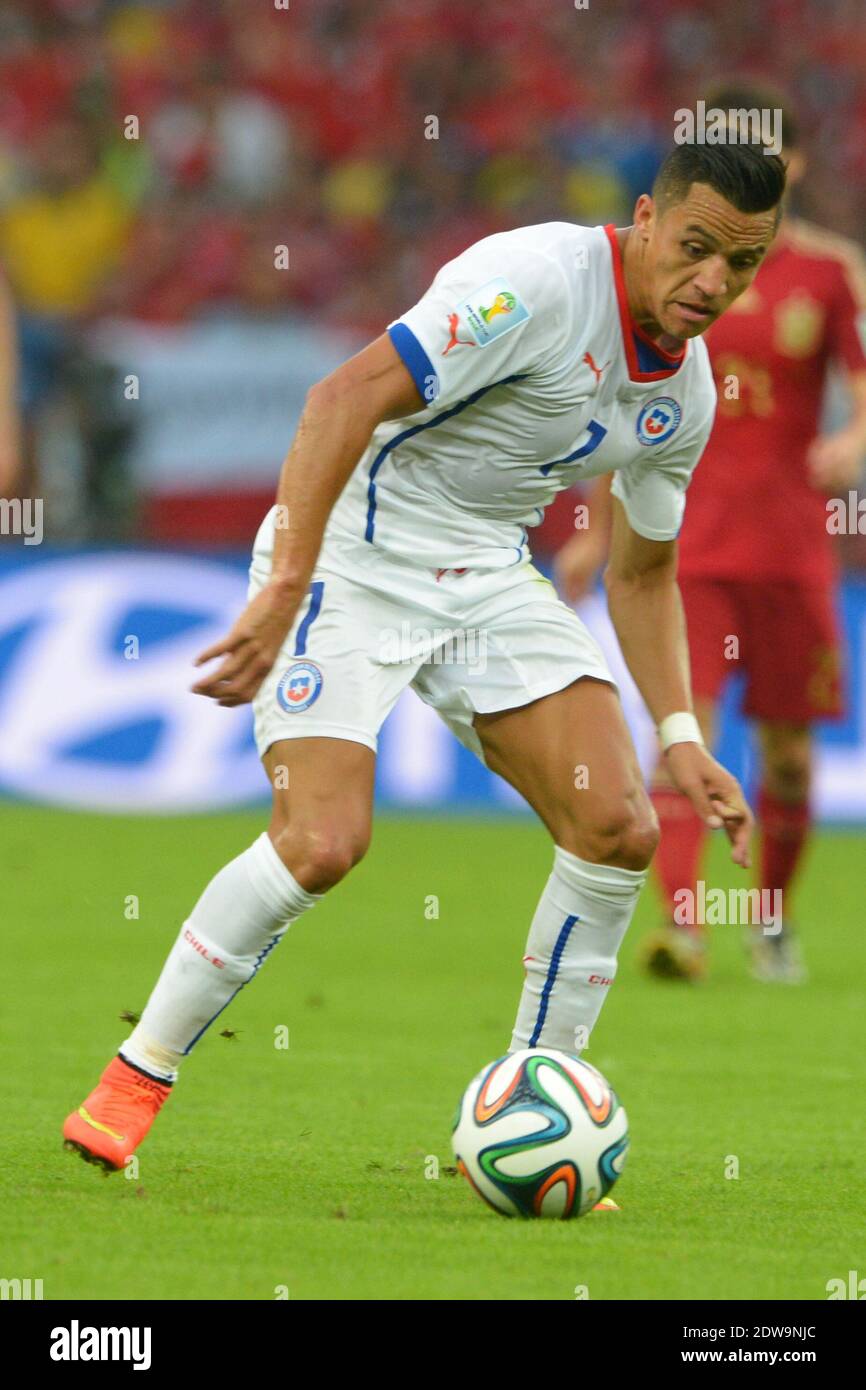Spain's Xabi Alonso battling Chile's Alexis Sanchez during Soccer World Cup 2014 First round Group B match Spain v Chile at Maracana Stadium, Rio de Janeiro, Brazil , on June 18, 2014. Chile won 2-0 and ousted the defending champions from the competition. Photo by Henri Szwarc/ABACAPRESS.COM Stock Photo