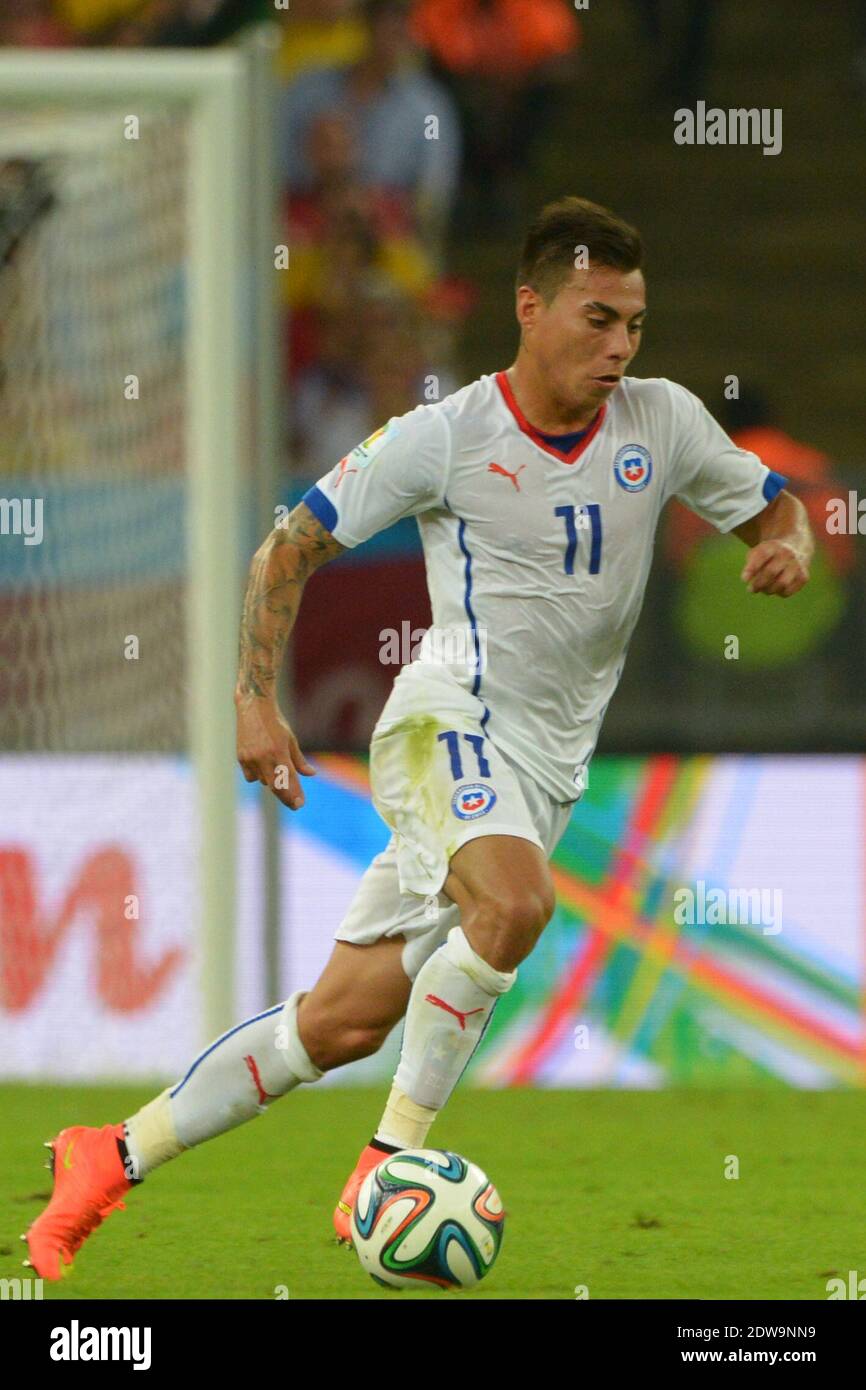 Chile's Eduardo Vargas during Soccer World Cup 2014 First round Group B match Spain v Chile at Maracana Stadium, Rio de Janeiro, Brazil , on June 18, 2014. Chile won 2-0 and ousted the defending champions from the competition. Photo by Henri Szwarc/ABACAPRESS.COM Stock Photo