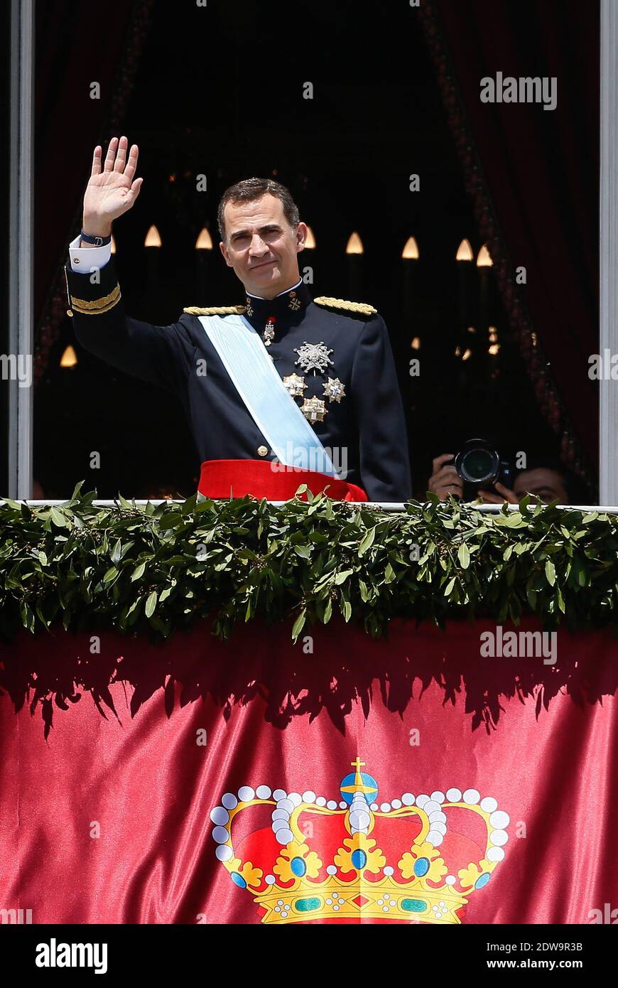 King Felipe VI of Spain appearing at the balcony of the Royal