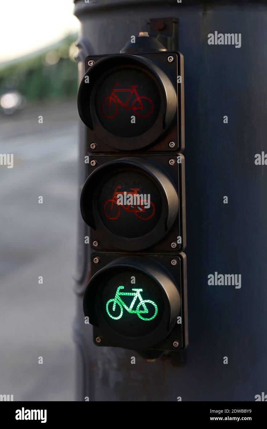 Budapest road sign hi-res stock photography and images - Page 5 - Alamy