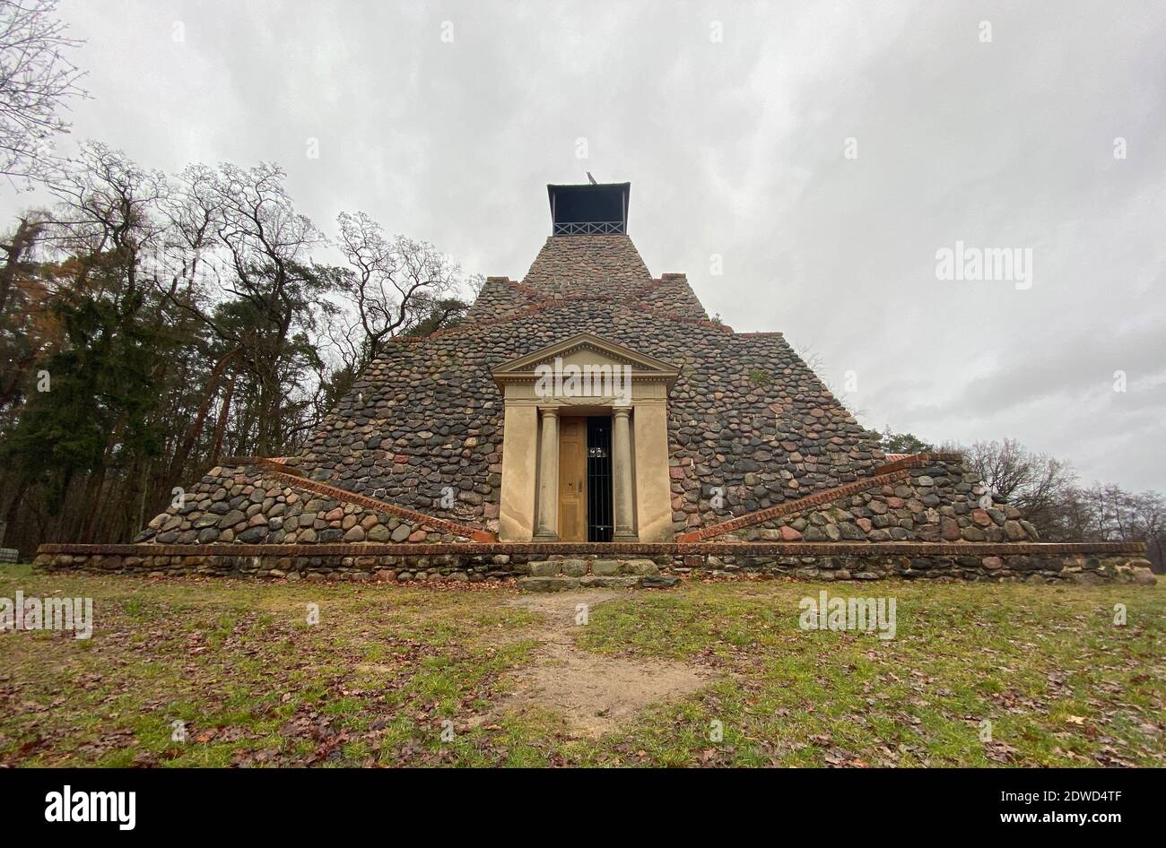 Garzau, Germany. 22nd Dec, 2020. Clouds pass over the pyramid in Garzau ...