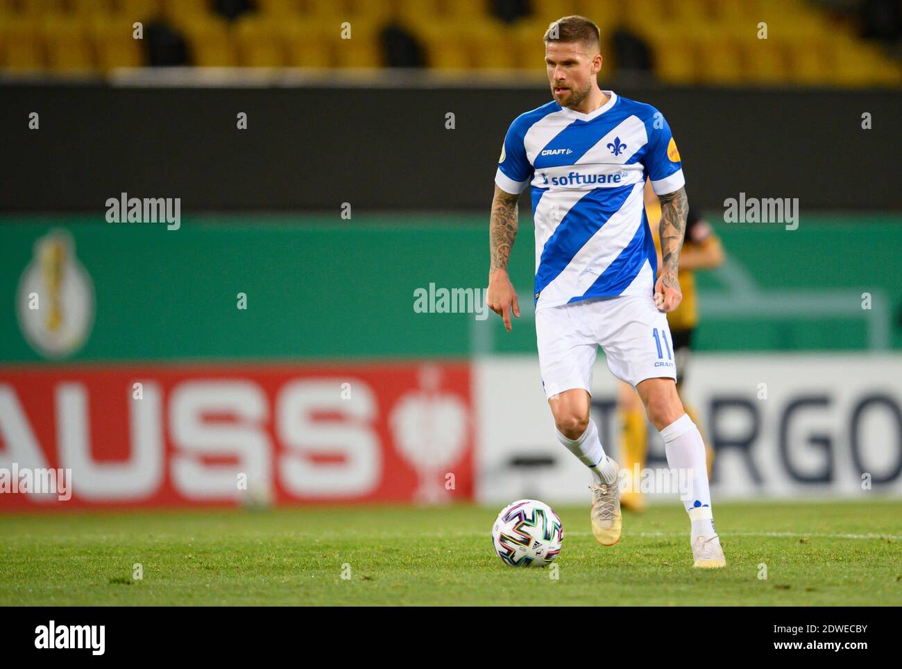 Dresden, Germany. 22nd Dec, 2020. Football: DFB Cup, SG Dynamo Dresden - SV Darmstadt 98, 2nd round, at Rudolf Harbig Stadium. Darmstadt's Tobias Kempe plays the ball. Credit: Robert Michael/dpa-Zentralbild/dpa - IMPORTANT NOTE: In accordance with the regulations of the DFL Deutsche Fußball Liga and/or the DFB Deutscher Fußball-Bund, it is prohibited to use or have used photographs taken in the stadium and/or of the match in the form of sequence pictures and/or video-like photo series./dpa/Alamy Live News Stock Photo