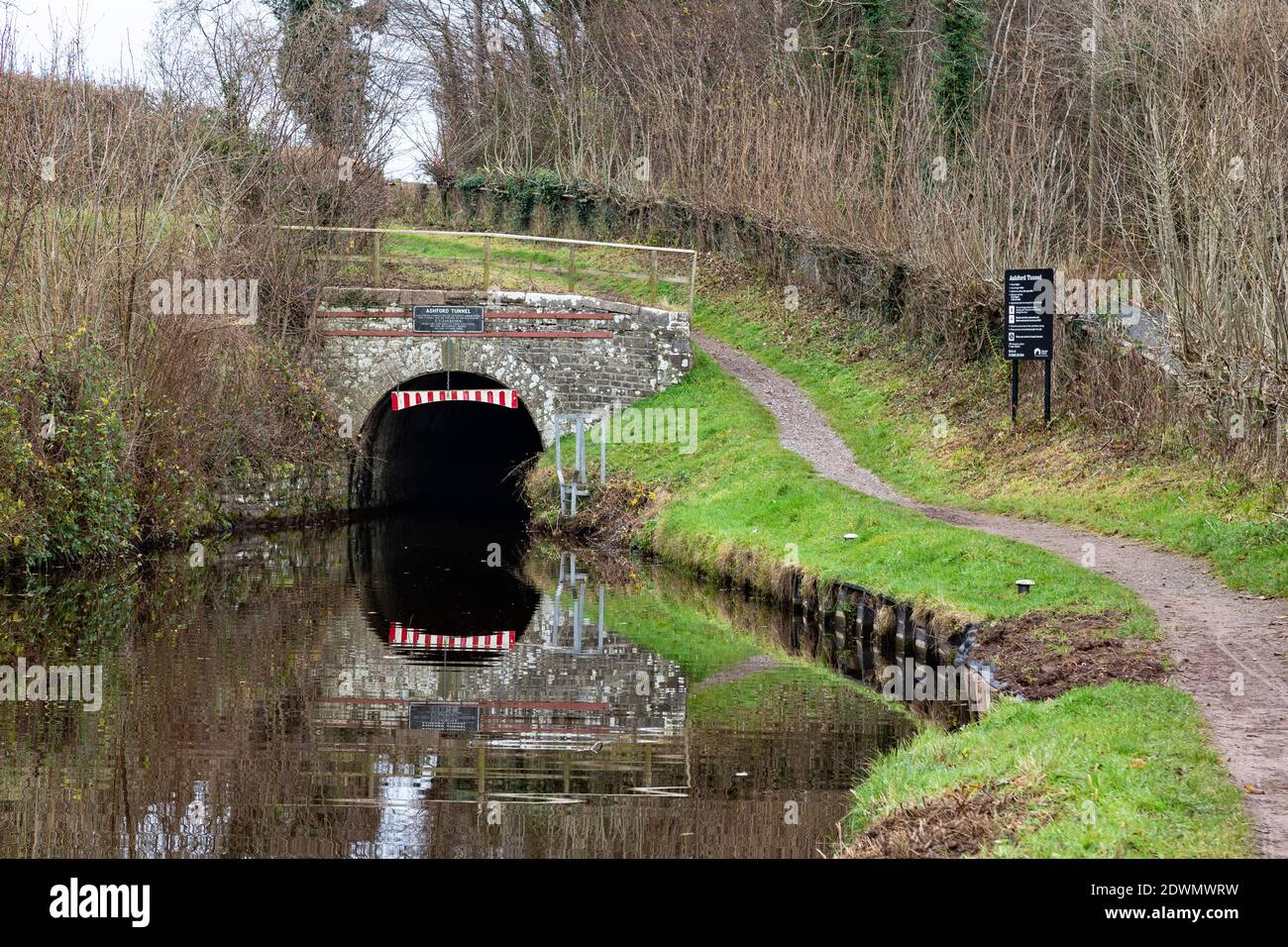 The Ashford Tunnel (southern entrance) along the Monmouthshire and Brecon Canal, near Llangynidr, Powys, Wales Stock Photo
