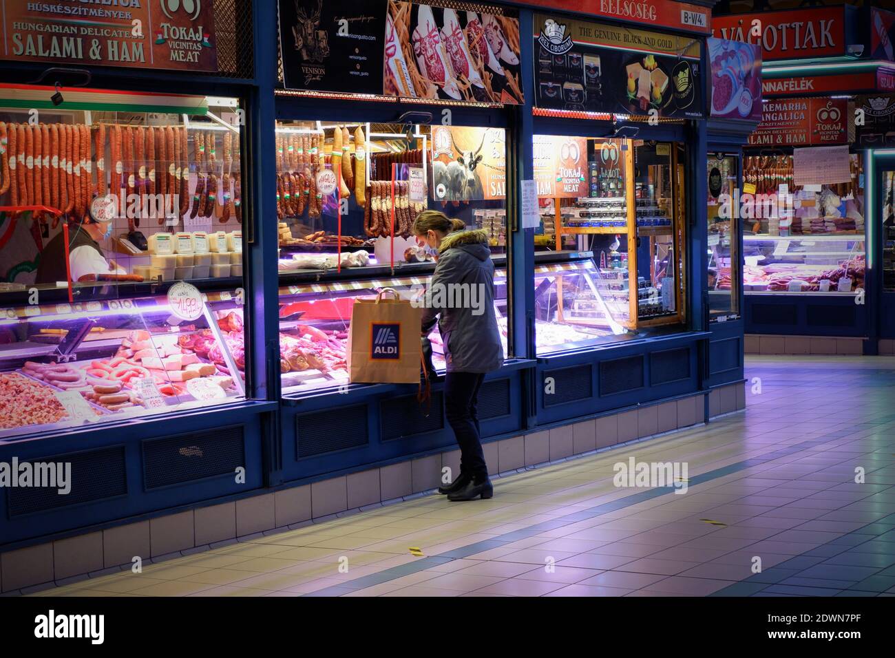 Budapest, Hungary - December 16, 2020: Woman in mask shopping with aldi  tent at a butcher shop in the large food market hall at Fővám square Stock  Photo - Alamy