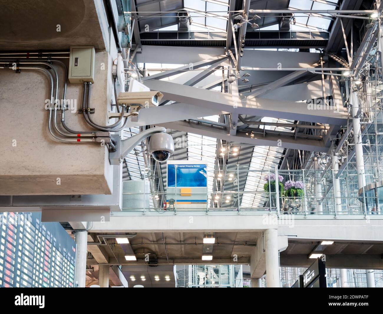 Cctv airport hi-res stock photography and images - Alamy