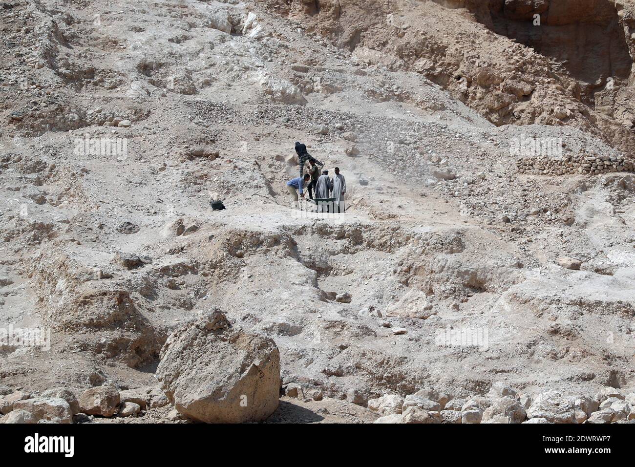 Luxor, Egypt. 10th Oct, 2019. Excavation workers are seen in Luxor, Egypt, Oct. 10, 2019. TO GO WITH 'Feature: With love of antiquities, Egyptian family devotes a century to excavation works' Credit: Ahmed Gomaa/Xinhua/Alamy Live News Stock Photo