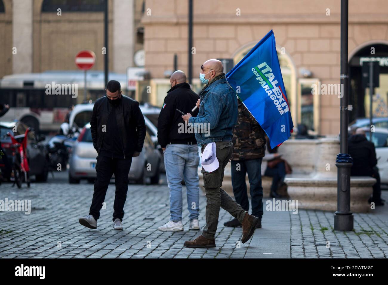 Rome, Italy. 23rd Dec 2020. Autonomous workers and restaurant owners protest in Rome. The demonstration is against the curfew imposed in Italy to contain the Covid-19 pandemic and to ask for an economic support from the government. Credit: LSF Photo/Alamy Live News Stock Photo
