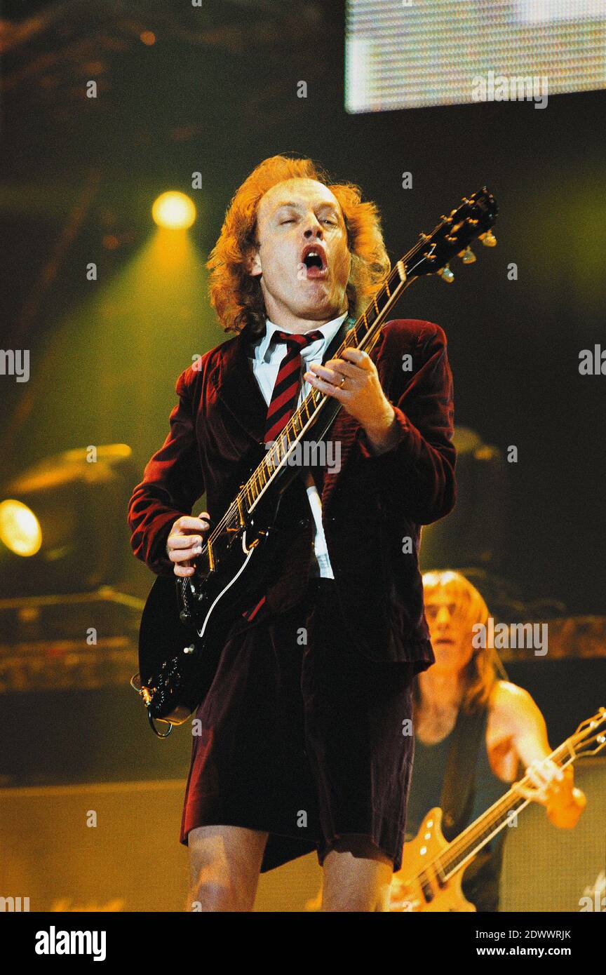 Ac dc guitar hi-res stock photography and images - Alamy