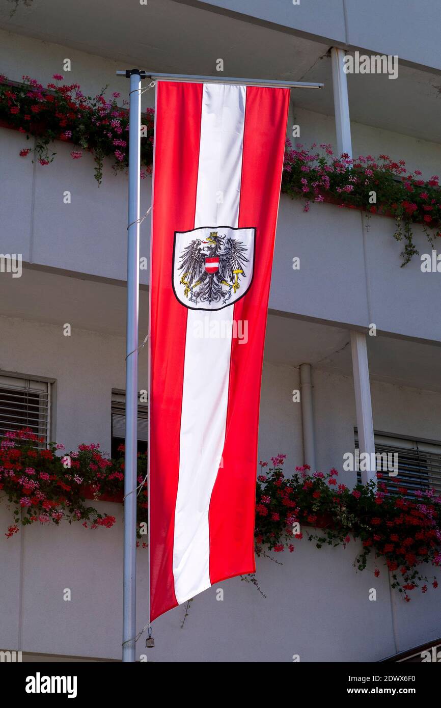 Österreich Fahne mit Wappen Stock Photo