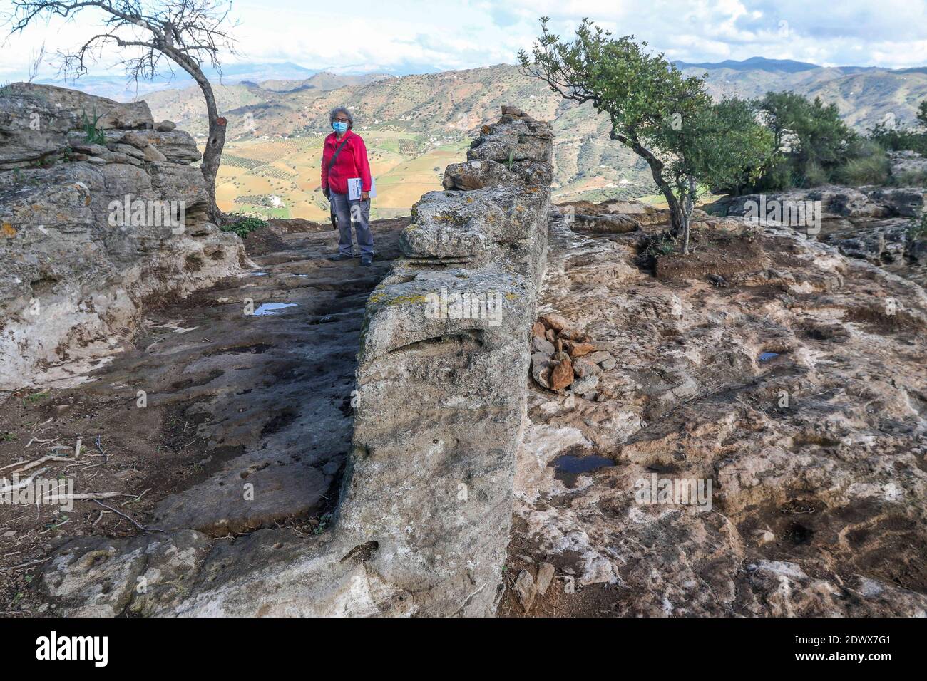 Barcelona, Catalonia, Spain. 23rd Dec, 2020. 23 December 2020 (Pizarra, Malaga) The team of archaeologists led by the doctor in Medieval History of the University of Malaga Virgilio MartÃ-nez Enamorado has been carrying out an excavation in Castillejos de Quintana in Pizarra for two months. Credit: ZUMA Press, Inc./Alamy Live News Stock Photo