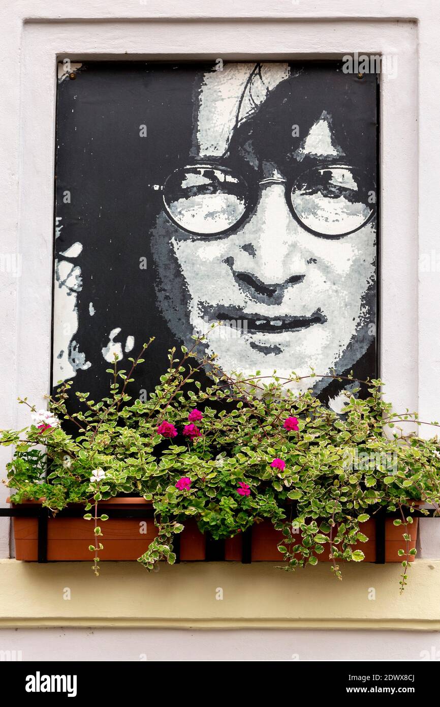 John Lennon Bildnis an einer Hausfassade in Prag, Tschechien Stock Photo
