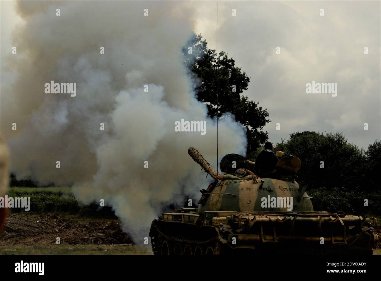 Tank firing hires stock photography and images Alamy