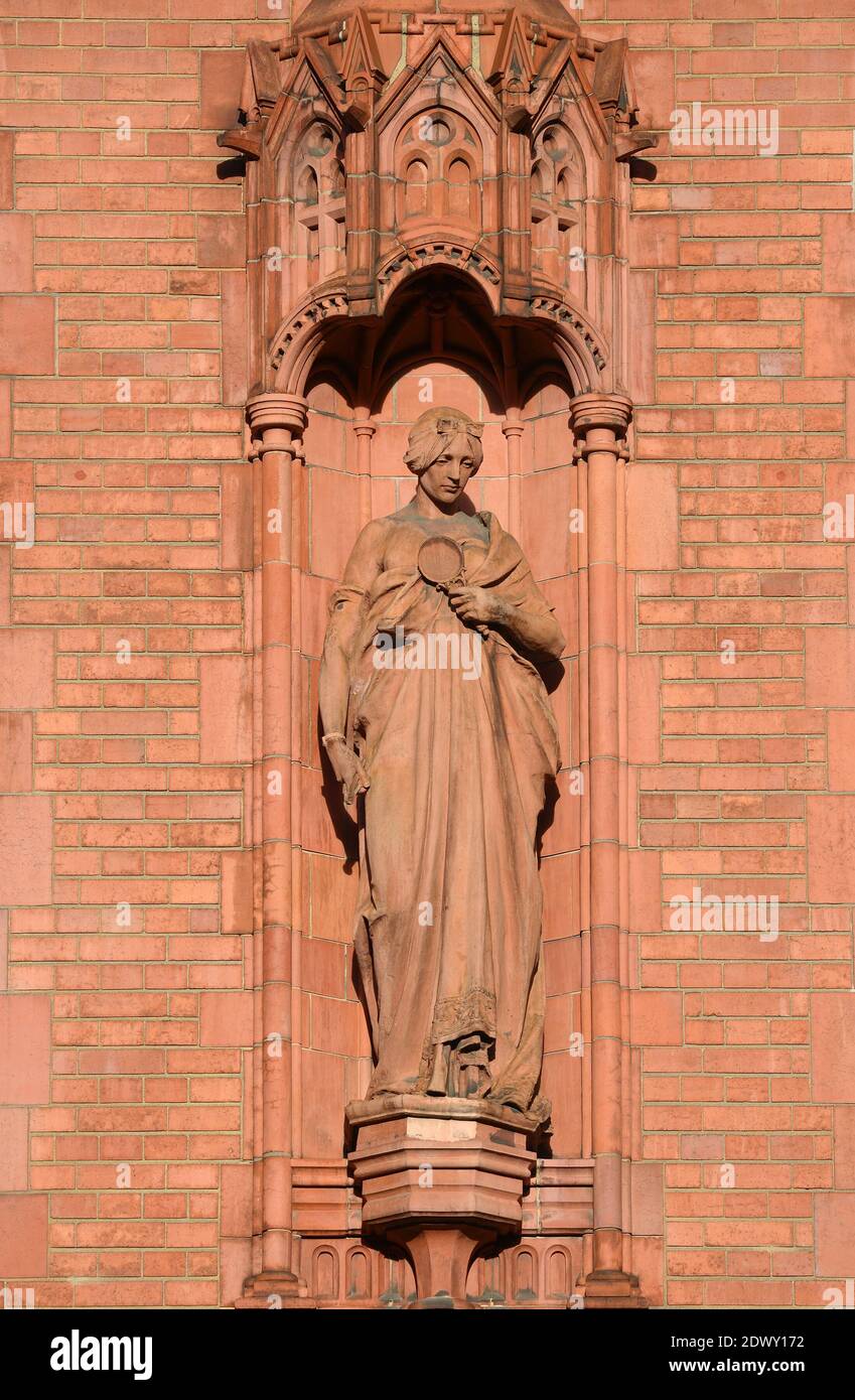 London, England, UK. Prudential Assurance Building, 138-142 Holborn. Terracotta statue on the facade of Prudence (c1901, by F.M. Pomeroy) Stock Photo