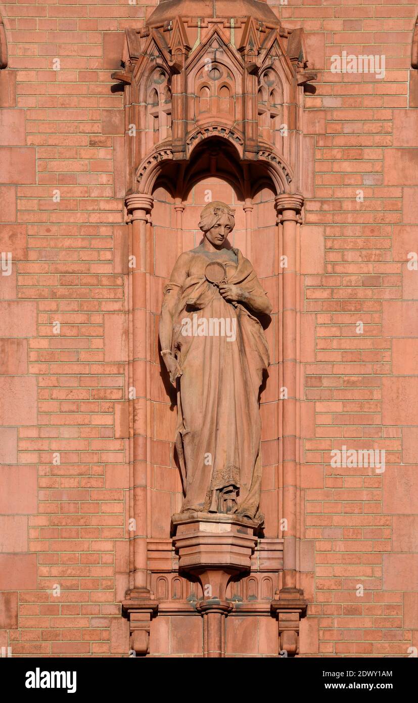 London, England, UK. Prudential Assurance Building, 138-142 Holborn. Terracotta statue on the facade of Prudence (c1901, by F.M. Pomeroy) Stock Photo