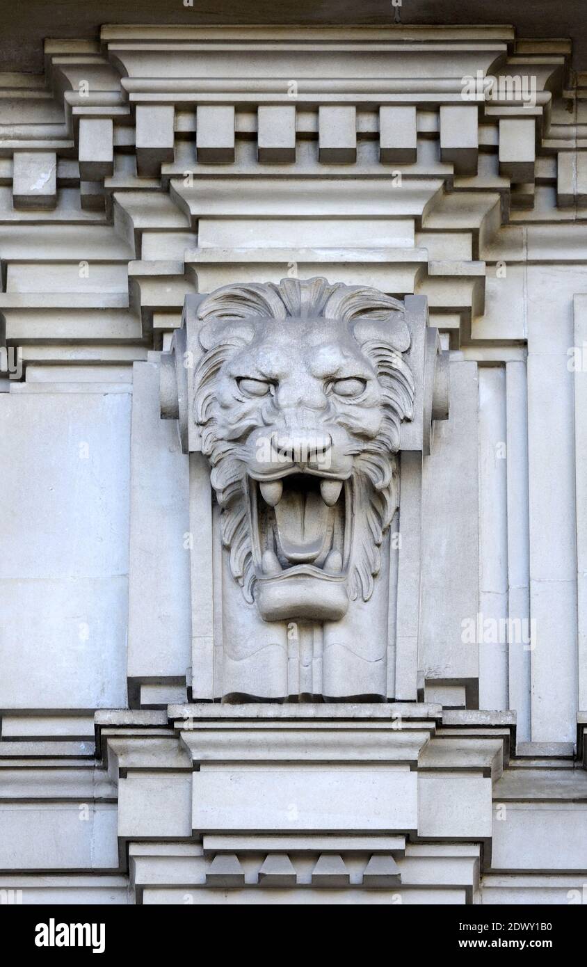London, England, UK. Methodist Central Hall, Westminster - detail of lion's head high up on the facade, representing the apostle St Mark Stock Photo
