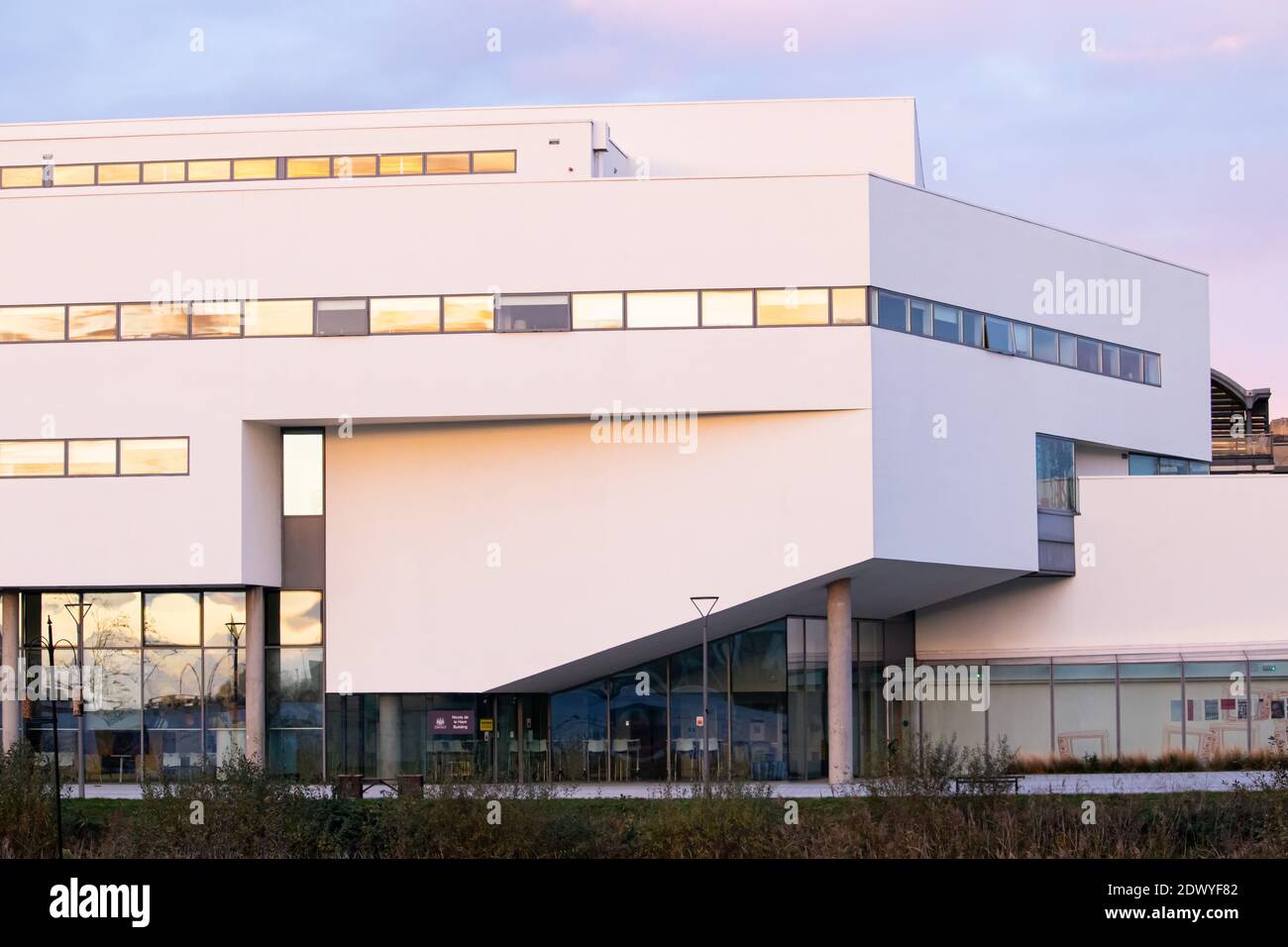 modern-university-buildings-nicola-de-la-haye-hi-res-stock-photography