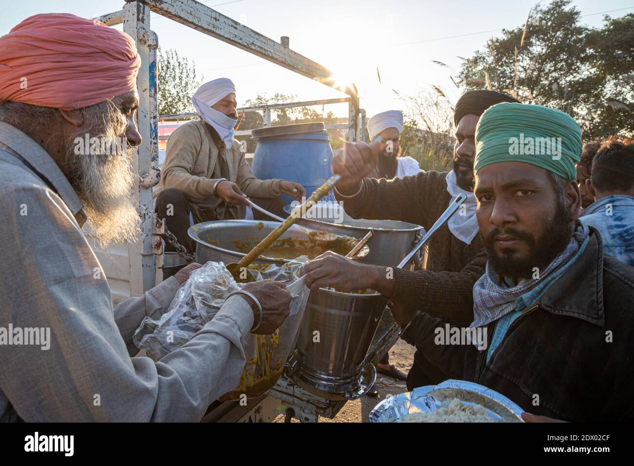 a sikh farmer serving food at singhu border during the farmers protest ...