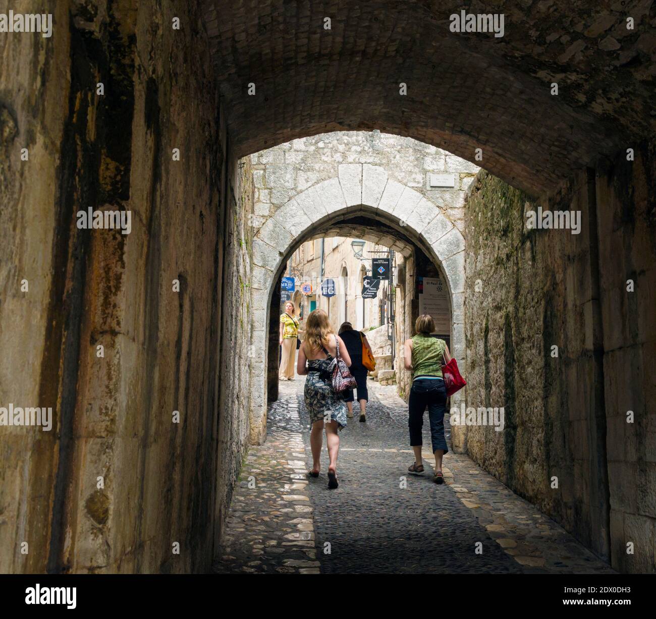 St-Paul-de-Vence or St Paul, Provence-Alpes-Côte d'Azur, Provence, France.  Entrance to the old fortified town through archways. Stock Photo